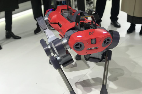 【世界互聯網大會·互聯網發展論壇】5G無人巡邏車首次亮相 機器狗、小蠻驢“活躍”互聯網之光博覽會