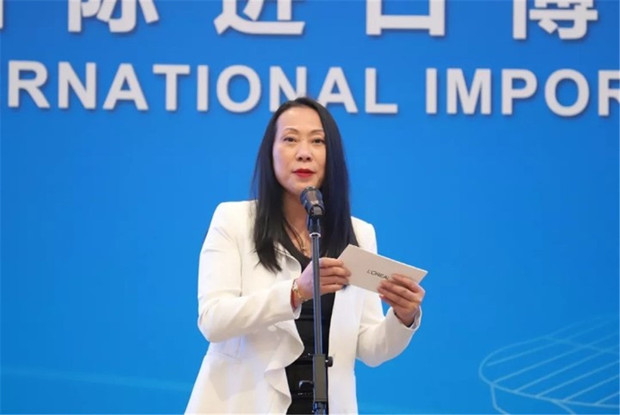 圖片默認標題_fororder_歐萊雅（中國）有限公司副總裁蘭珍珍介紹情況。（圖片提供：中國國際進口博覽局）