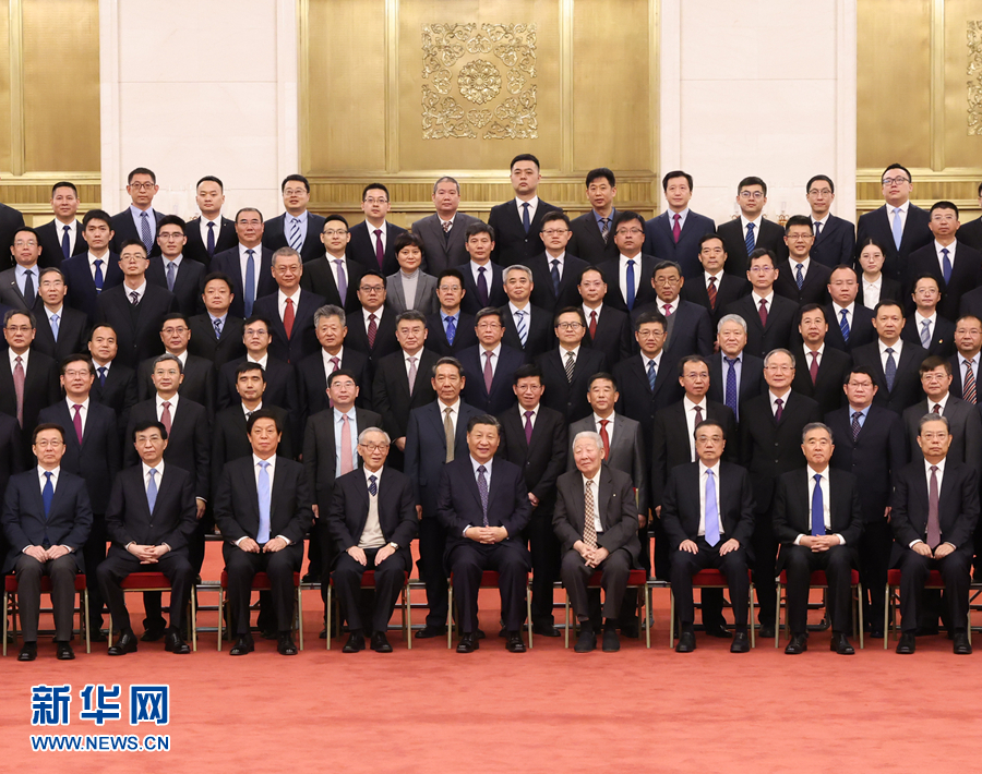 習近平在會見探月工程嫦娥五號任務參研參試人員代表並參觀月球樣品和探月工程成果展覽時強調 勇攀科技高峰 服務國家發展大局 為人類和平利用太空作出新的更大貢獻
