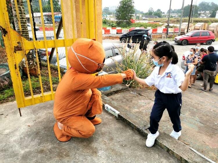 馬來西亞今日逾百萬名學生返校上課