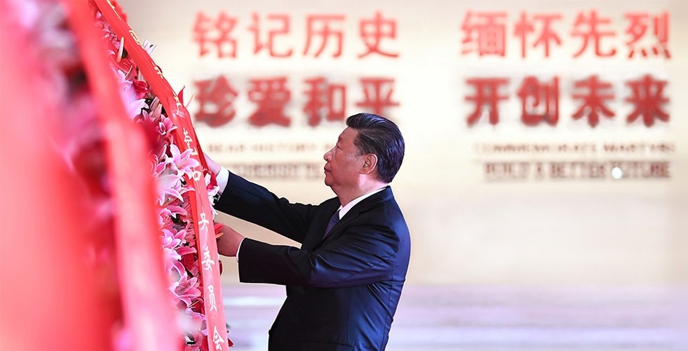 鮮花朵朵祭先烈 習近平敬獻花籃深情緬懷英雄_fororder_1617448089825_776