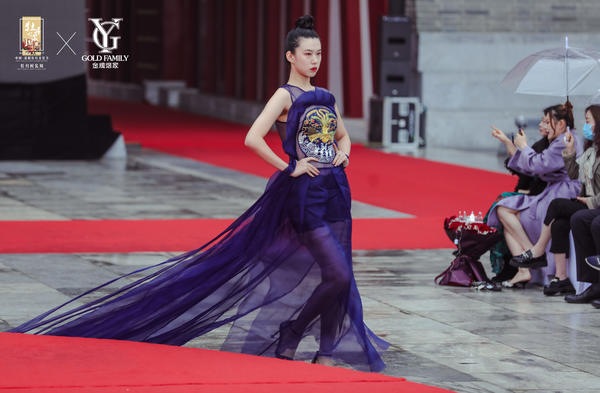 Luoyang Peony Fashion Week Kicks Off at Yingtianmen_fororder_圖片1