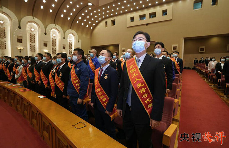 【央視快評】勞動創造幸福 實幹成就偉業