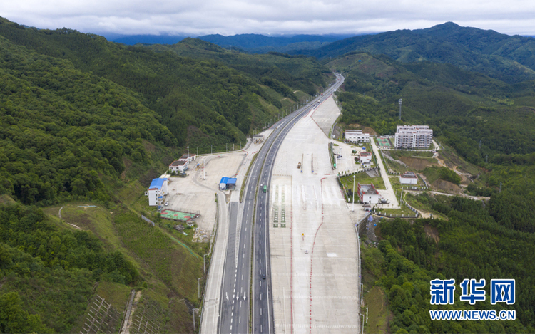 沿著高速看中國｜大道通衢繪就鄉村振興致富路