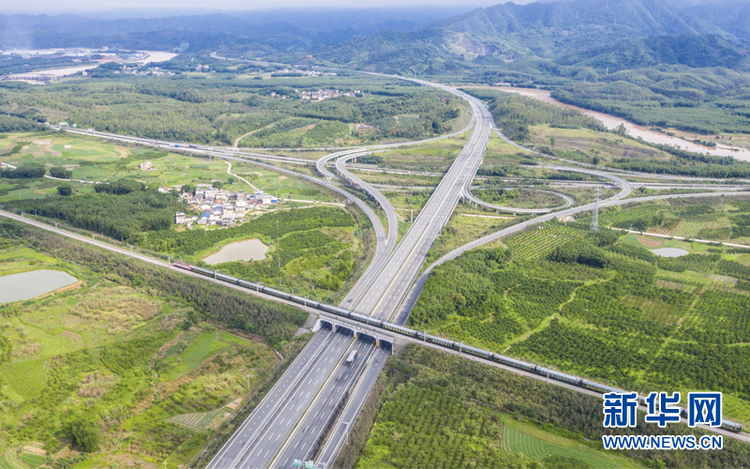 沿著高速看中國｜大道通衢繪就鄉村振興致富路
