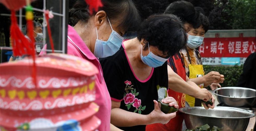 鄰裡傳愛心 民俗迎端午