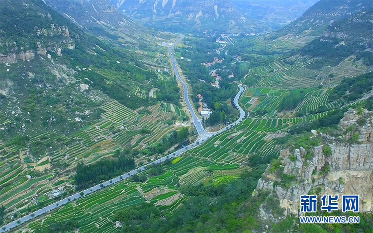 沿著高速看中國|紅色之旅“發車” 看鄉村巨變
