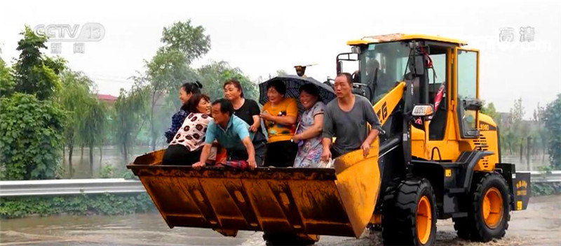 風雨之下攜手共進！直擊鄭州防汛救災中的暖心畫面