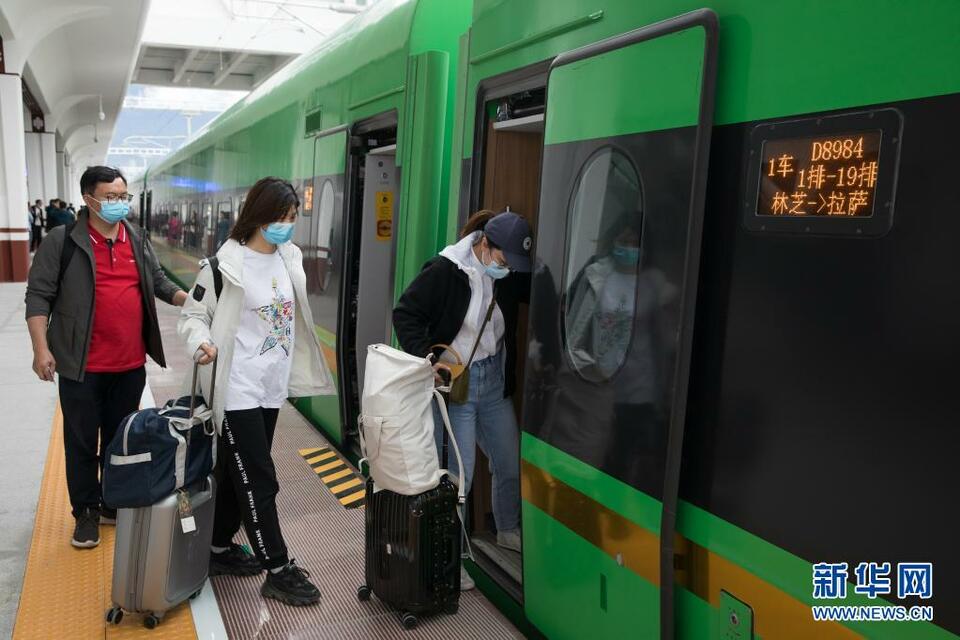 重走天路看變遷丨拉林鐵路交出“滿月”成績單