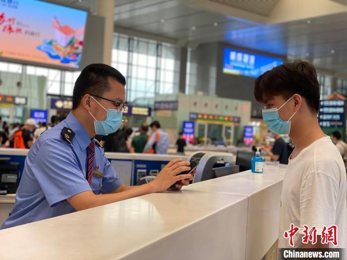 中秋假期火車票明起開售！疫情對出行有影響嗎？