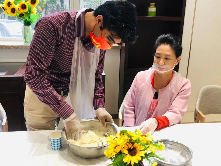 Happy Life of Liaoning's Seniors in Chongyang Festival Impressed International Friends_fororder_1