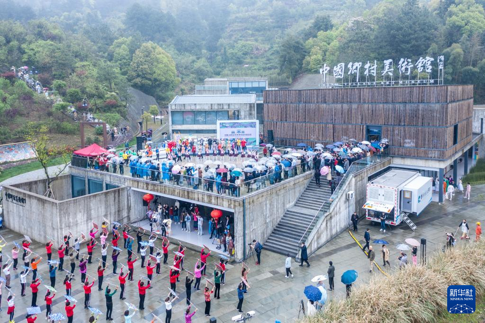 看浙西“余東畫村”裏的“鄉村畢加索”如何點墨成金