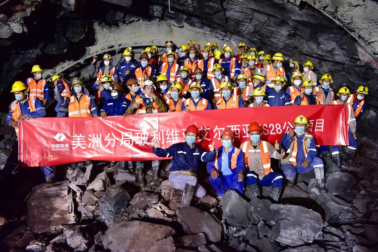 用行動書寫央企責任華章 電建國際公司入選2021年可持續發展海外社會責任經典案例_fororder_rBABCmFSigWAf9PNAAAAAAAAAAA772.5520x3680.750x500
