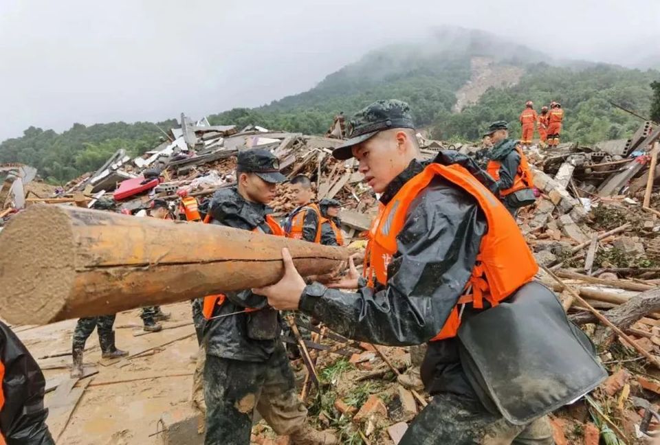 哪有困難，哪就有中國軍人！