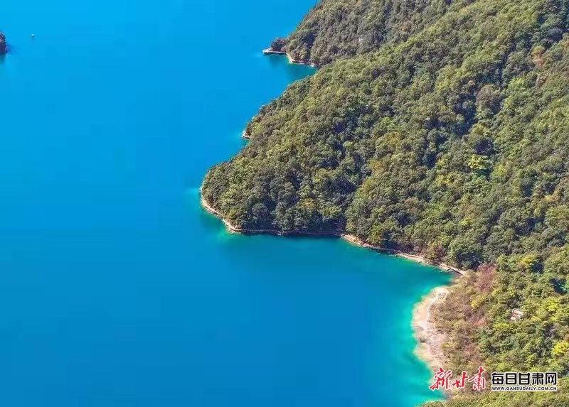 【焦點圖】湖光山色兩相宜 水墨丹青詩畫裏 夏日文縣天池美出新境界_fororder_4