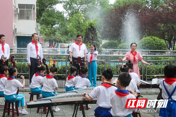 鄒文輝：讓廣大少年兒童在黨的陽光雨露下茁壯成長_fororder_1