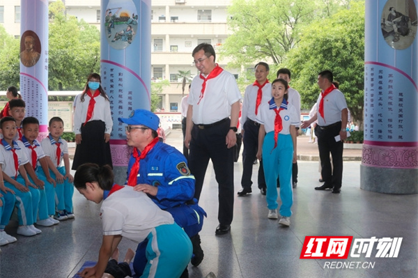鄒文輝：讓廣大少年兒童在黨的陽光雨露下茁壯成長_fororder_1