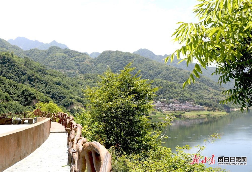 【文旅】隴南文縣：摩天嶺上翻綠浪 讓水河上飄孤舟_fororder_4