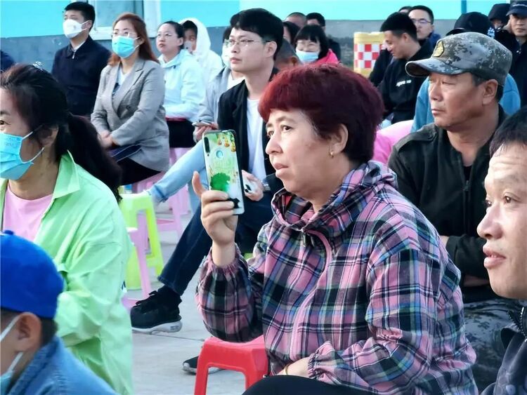 內蒙古大興安嶺林區有了流動電影院_fororder_4