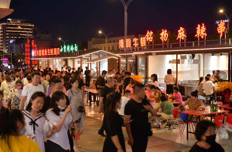 青山正翔特色街區開市 助力包頭建設自治區標杆型夜經濟示範街區_fororder_640