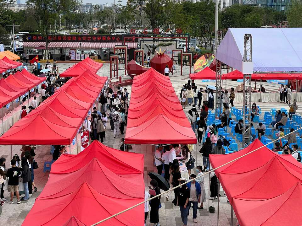 昆明官渡區舉行招聘會提供4000余個崗位