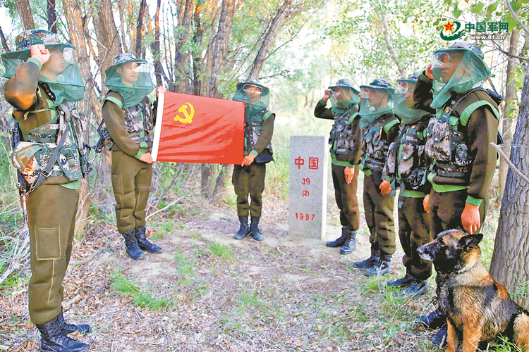 官兵中哈邊境39號界碑巡邏 “蚊子窩”裏接受身體心理考驗