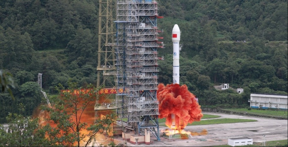祝賀！北斗三號全球衛星導航系統星座部署完成！_fororder_wKgACl7xnkmALTiAAAAAAAAAAAA273.1600x1066.960x640