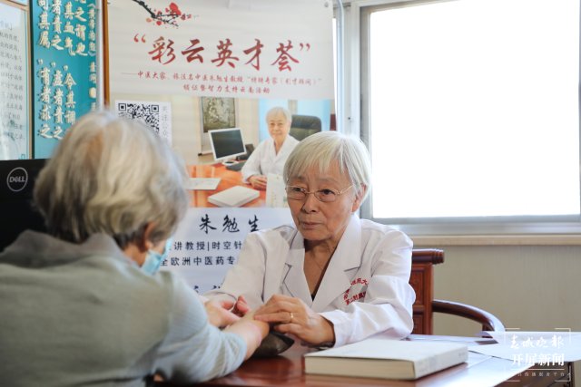 “特聘專家”頒證暨智力支持雲南活動舉辦