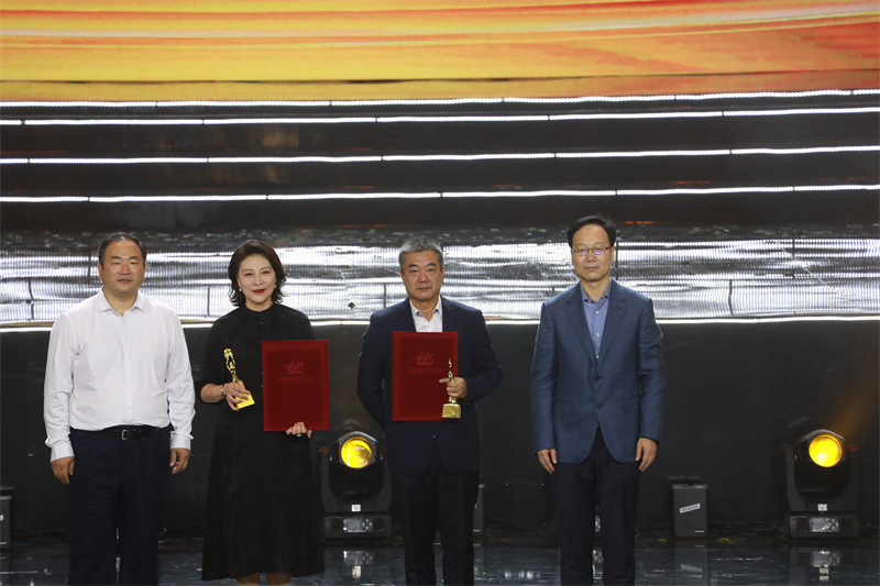 第九屆亞洲微電影藝術節“金海棠獎”揭曉 董勇、岳紅獲封“帝後”_fororder_2