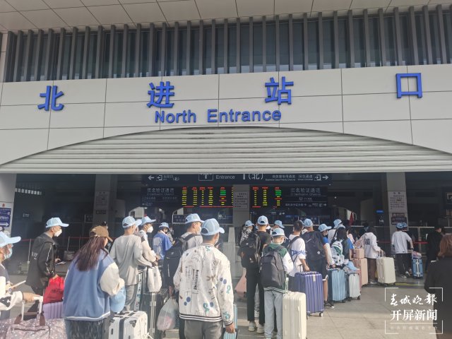 “鄉村振興助貧助學” 62名雲南學子赴上海求學