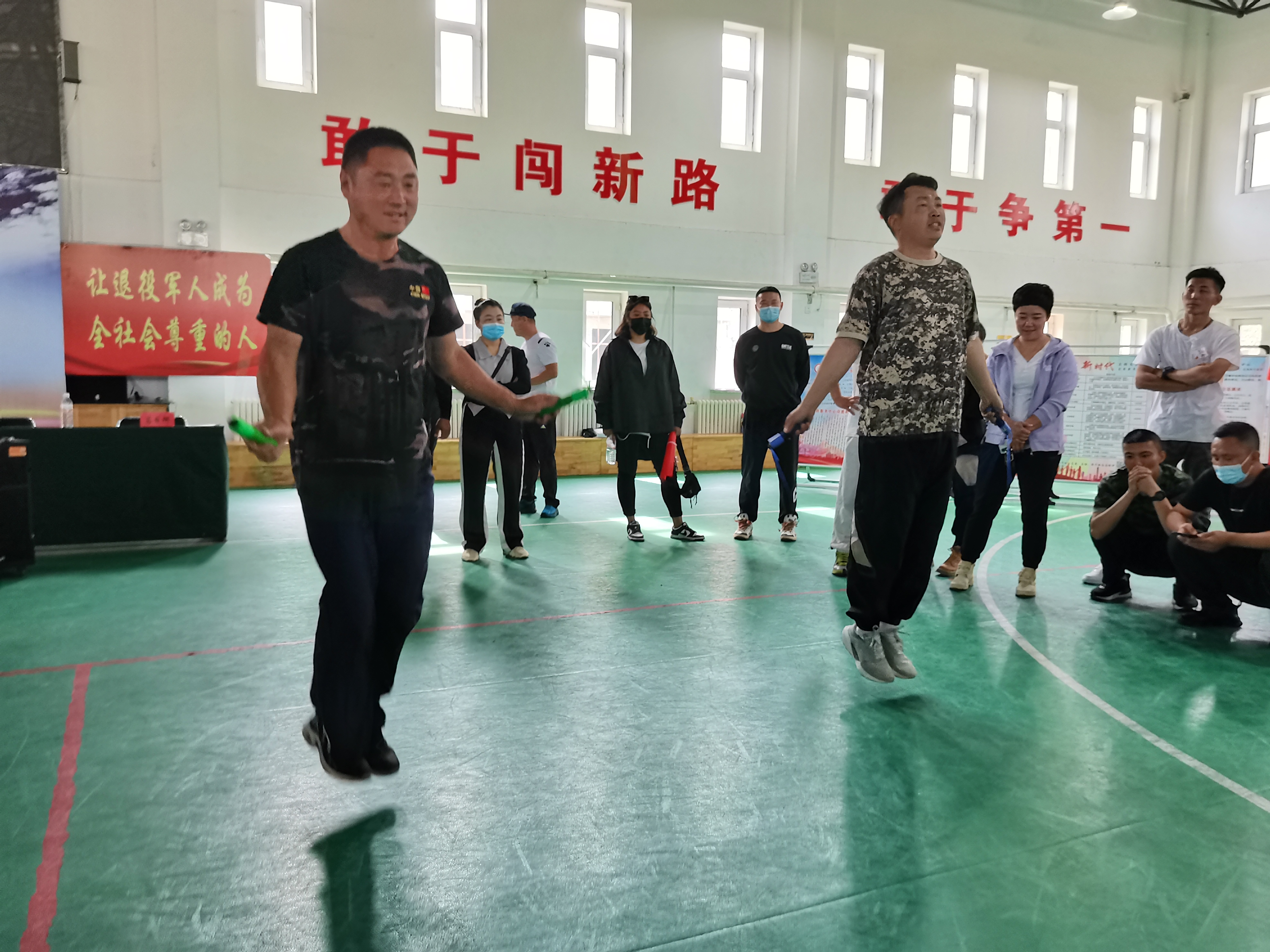 新右旗達賚蘇木：退役軍人展軍風 國防教育築北疆_fororder_兩分鐘跳繩遊戲