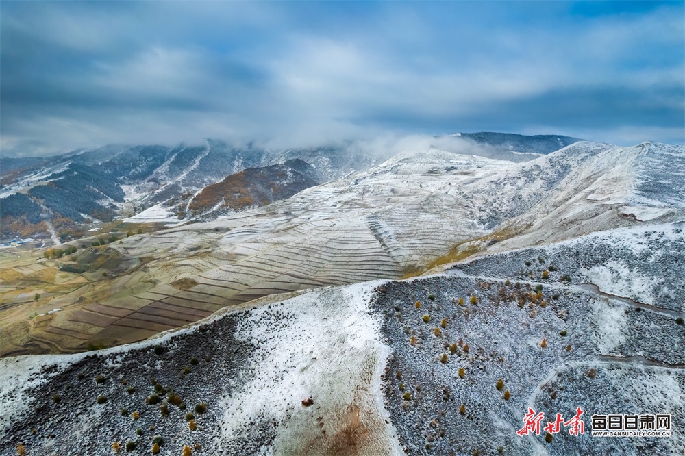 祁連山：漫山秋色猶未盡 白雪粧扮多妖嬈_fororder_2