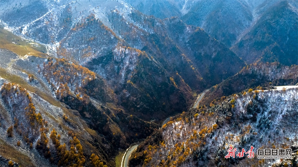 祁連山：漫山秋色猶未盡 白雪粧扮多妖嬈_fororder_3