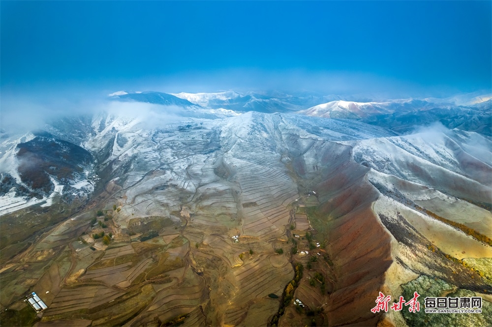 祁連山：漫山秋色猶未盡 白雪粧扮多妖嬈_fororder_11