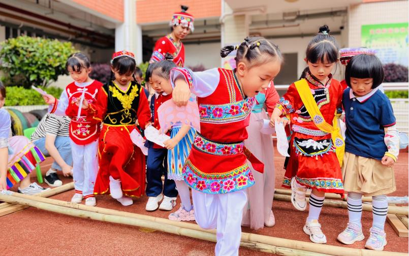 雲南安寧：把民族團結的種子播撒在幼兒心中_fororder_3
