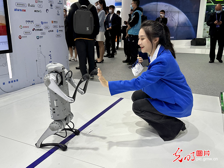 【魅力“e”烏鎮】組圖丨在這裡遇見未來生活！2022年世界互聯網大會“互聯網之光”博覽會開幕