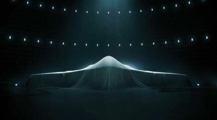 B-21首露真容，美神秘轟炸機高調作秀為哪般？