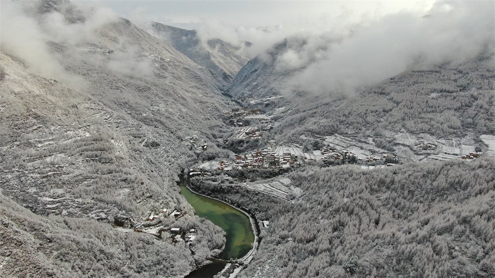 【輪播圖】隴南：湖綠村靜雲繞 雪後官鵝溝水墨畫一般_fororder_6