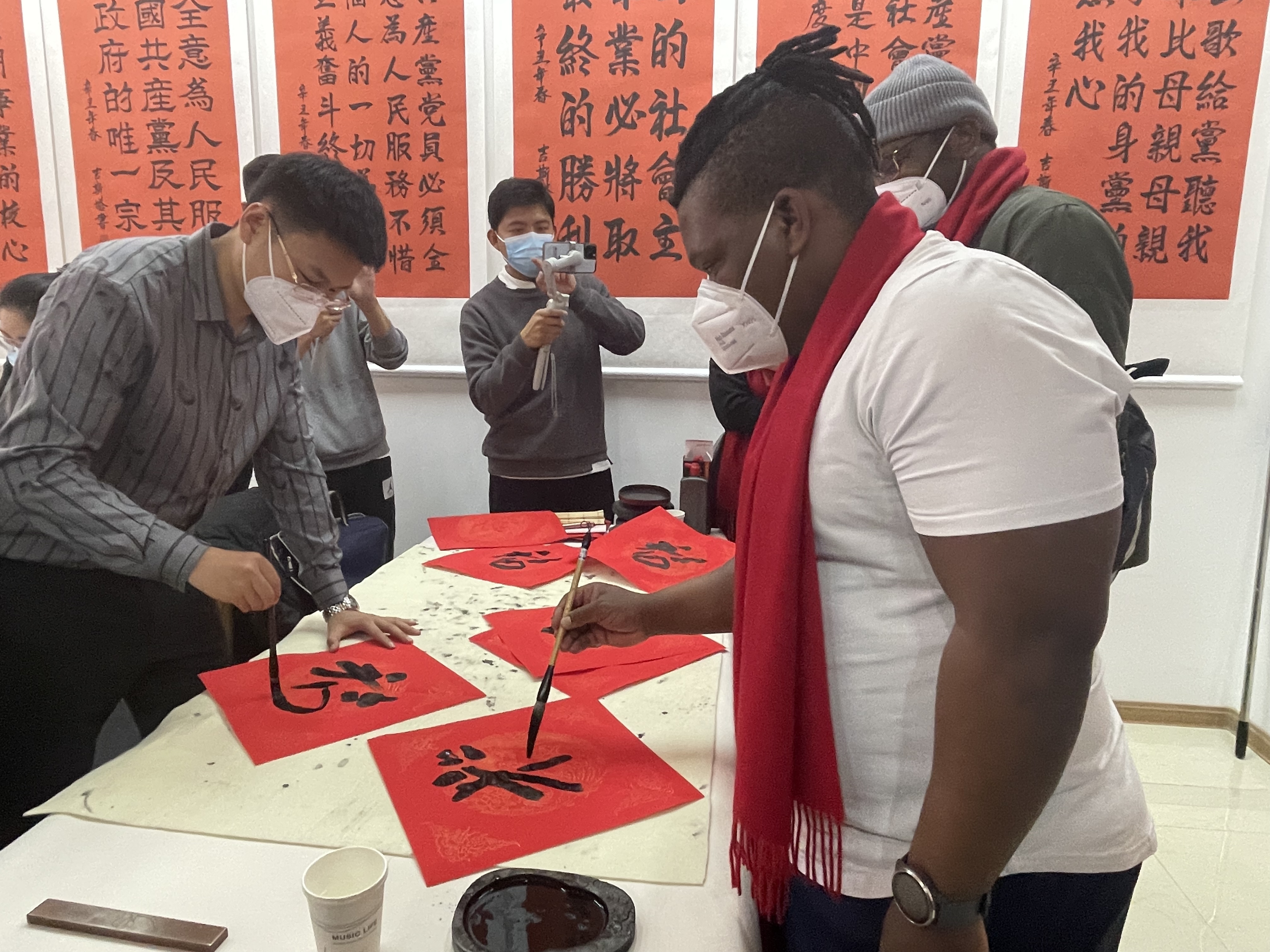 紅紅火火過大年！外國友人感受鄂爾多斯年味！_fororder_3de7f800effe65d25c91b4367758df3