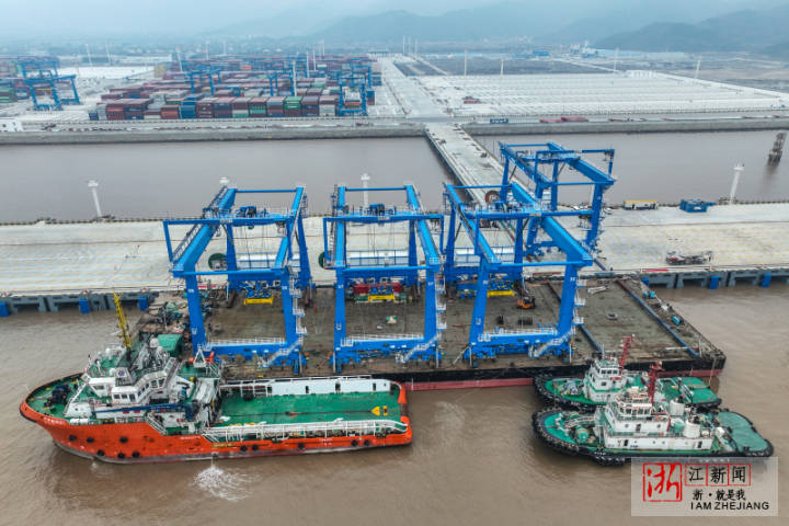 寧波舟山港：又一批新設備到港_fororder_1672182605253_63ab7b4d159bb80b99540716