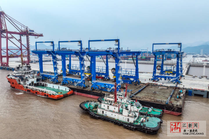 寧波舟山港：又一批新設備到港_fororder_1672182605273_63ab7b4d159bb80b99540717