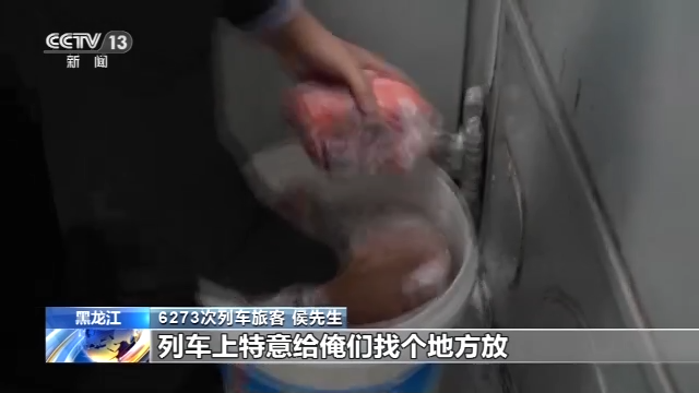 車外天寒地凍 車內溫暖如春 “慢火車”裏年味濃