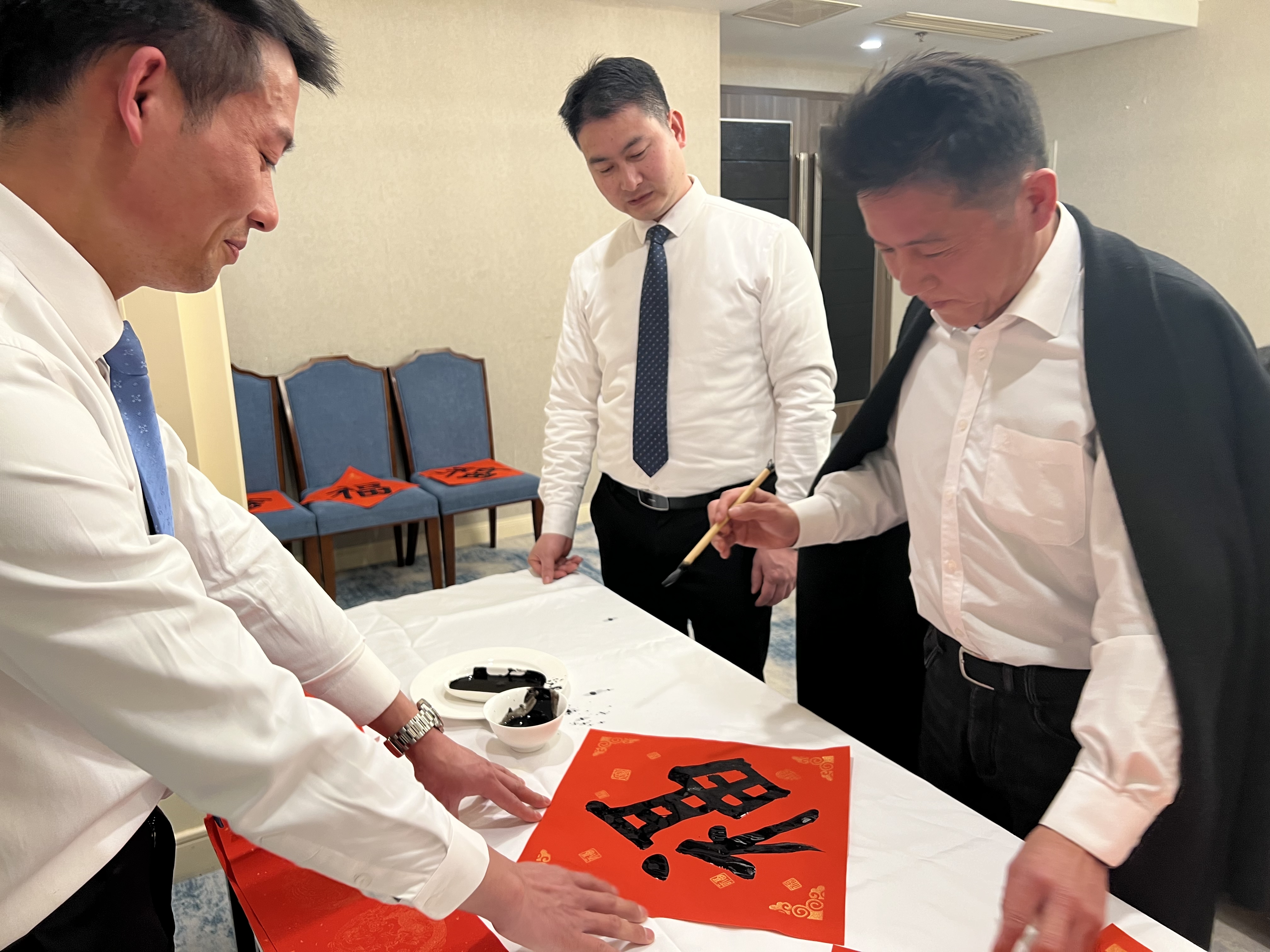 年味來了！浙江書法家走進湖南長沙寫春聯送福字_fororder_1