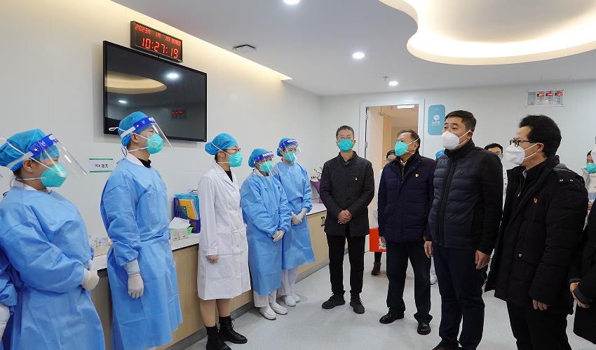 共青團雲南省委元旦走訪慰問一線醫護人員_fororder_3