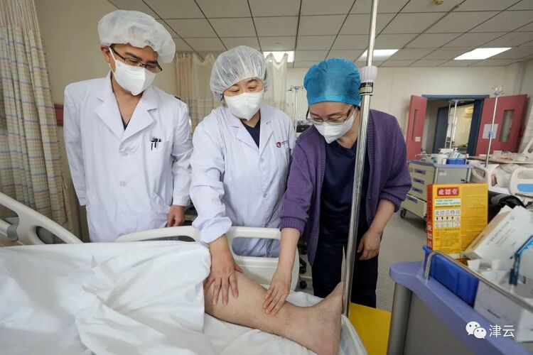 直擊總醫院急診科：挺過最難的時候，現在“能看到大廳地面了”……