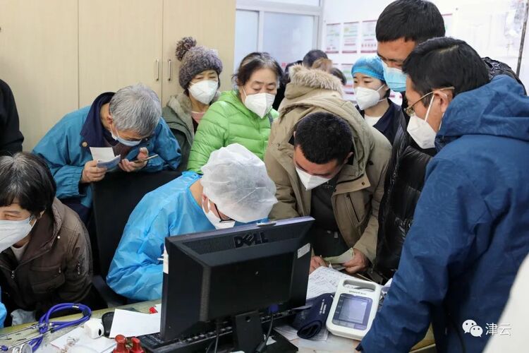 直擊總醫院急診科：挺過最難的時候，現在“能看到大廳地面了”……
