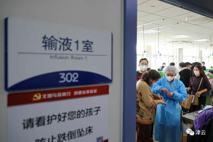 直擊總醫院急診科：挺過最難的時候，現在“能看到大廳地面了”……