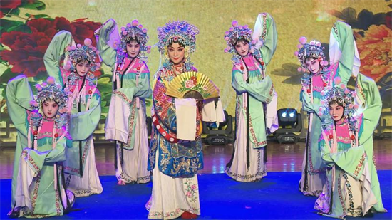 2023 Chinese Spring Festival Evening Gala in Romania: Festive New Year Performances with Liaoning Characteristics_fororder_圖片1