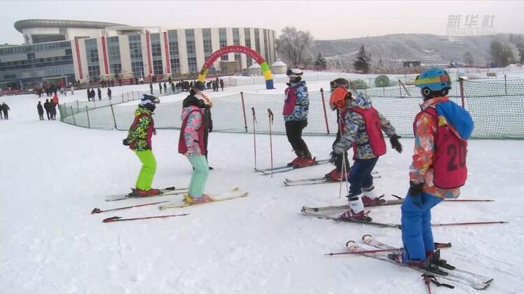 新春走基層丨寧夏涇源：西北小城興起滑雪熱
