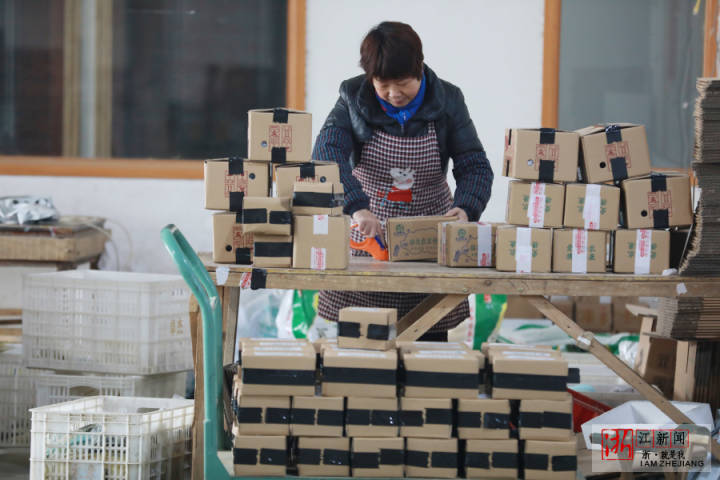 杭州：“年貨春運”迎高峰_fororder_1673343445243_63bd31d5159bb80b99559ee5